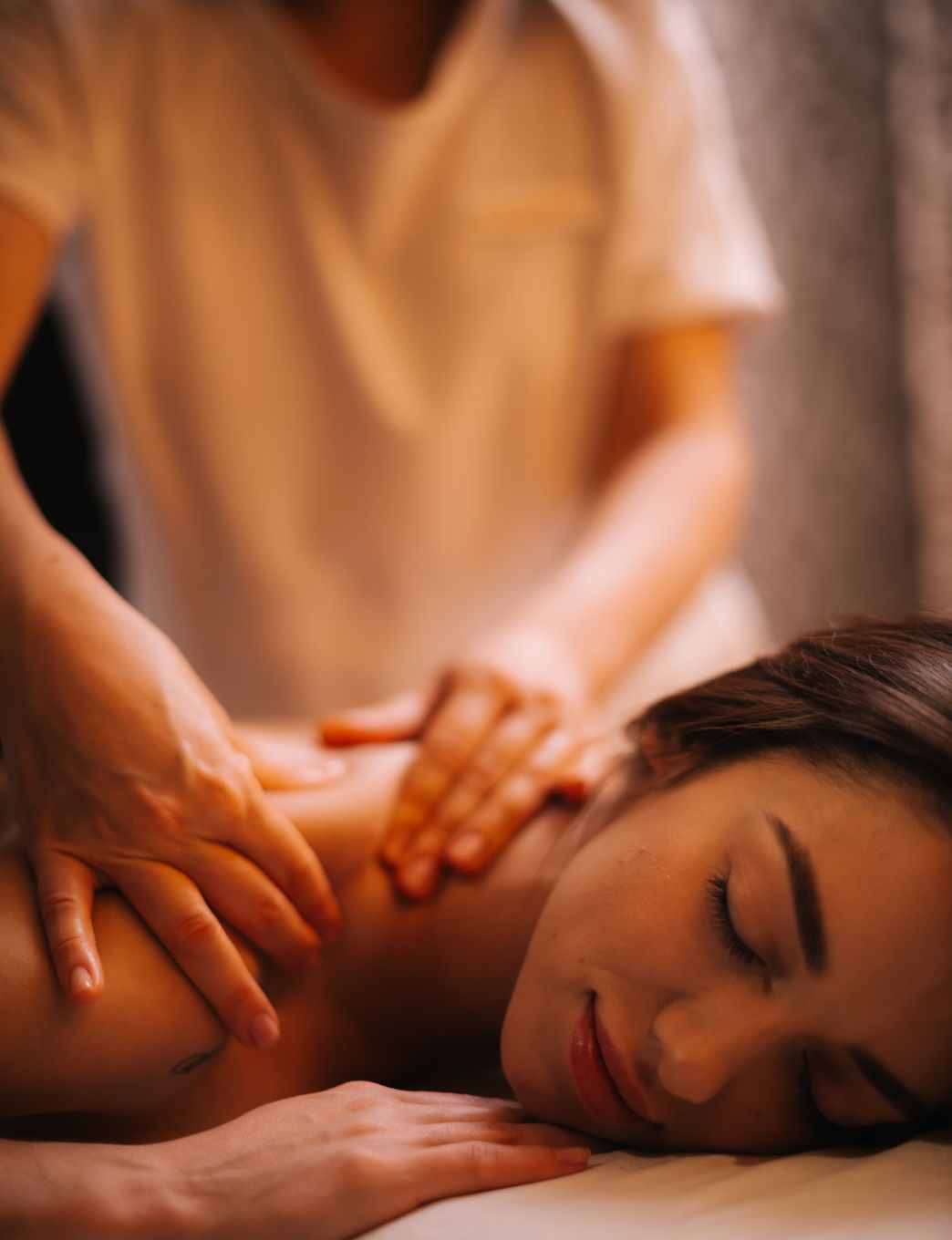 Hands giving a back massage