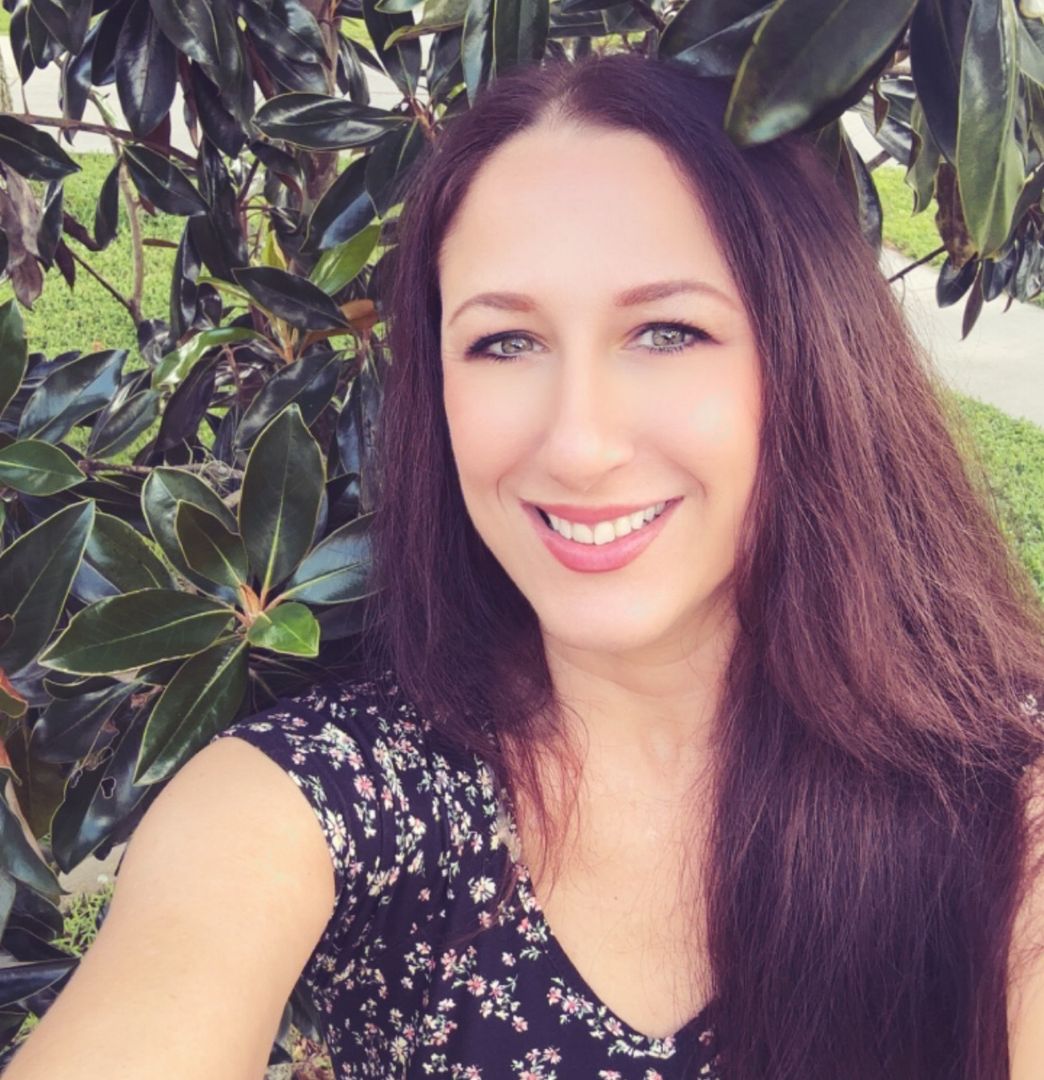 Jackie providing mobile massage therapy in a client's home